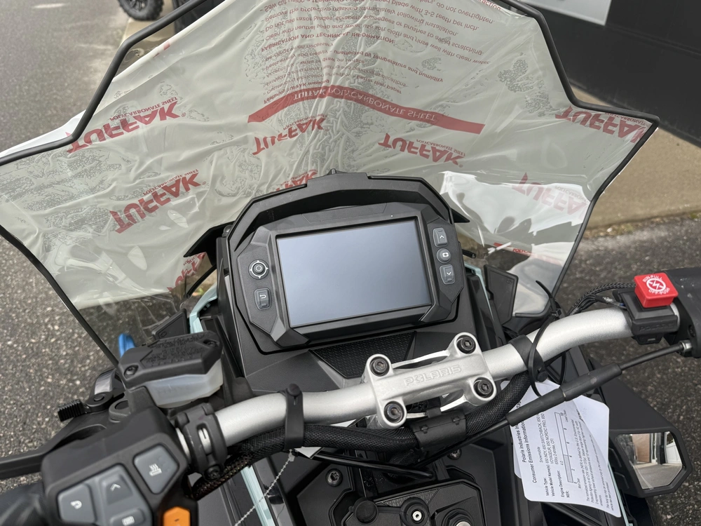 Polaris 650 Voyageur Adventure Ultimate 155 2026 alt