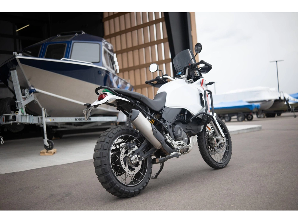 2023 Ducati Desert X alt