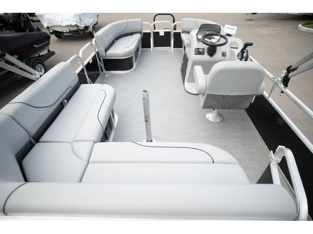 2023 Lowe Boats Ultra Value 200 alt