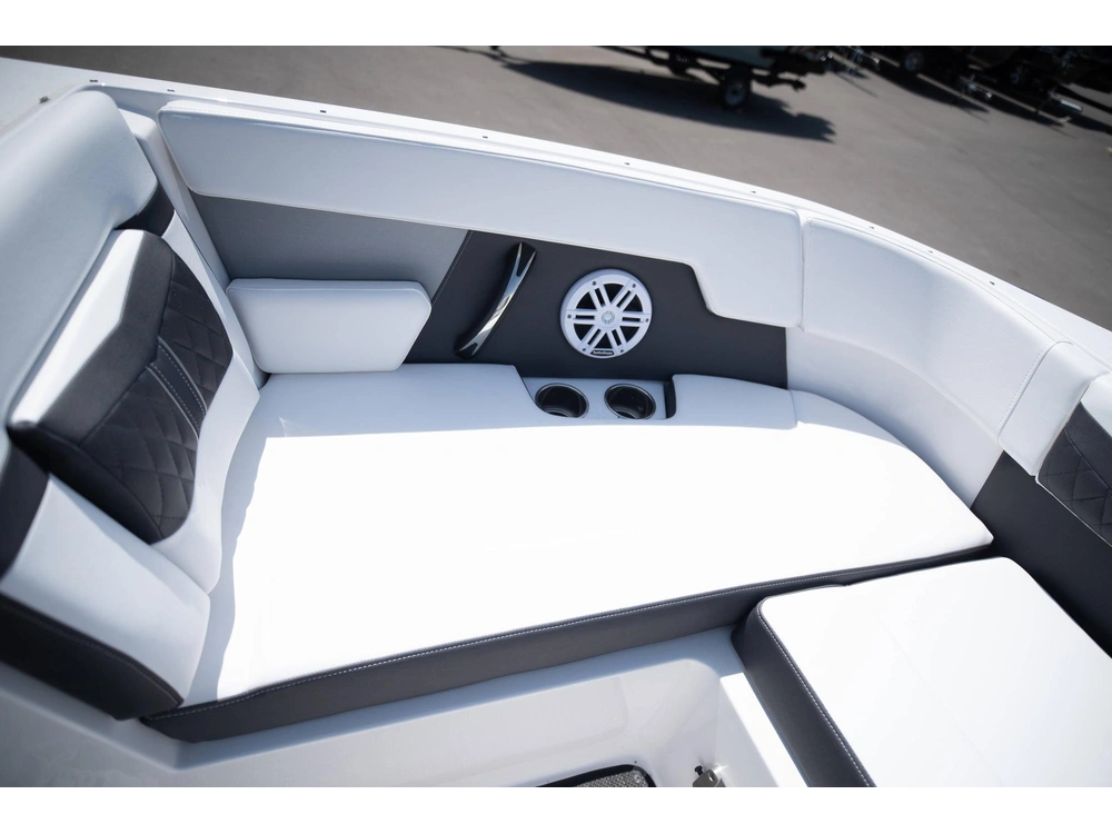 2023 Monterey Boats M225 Bowrider alt