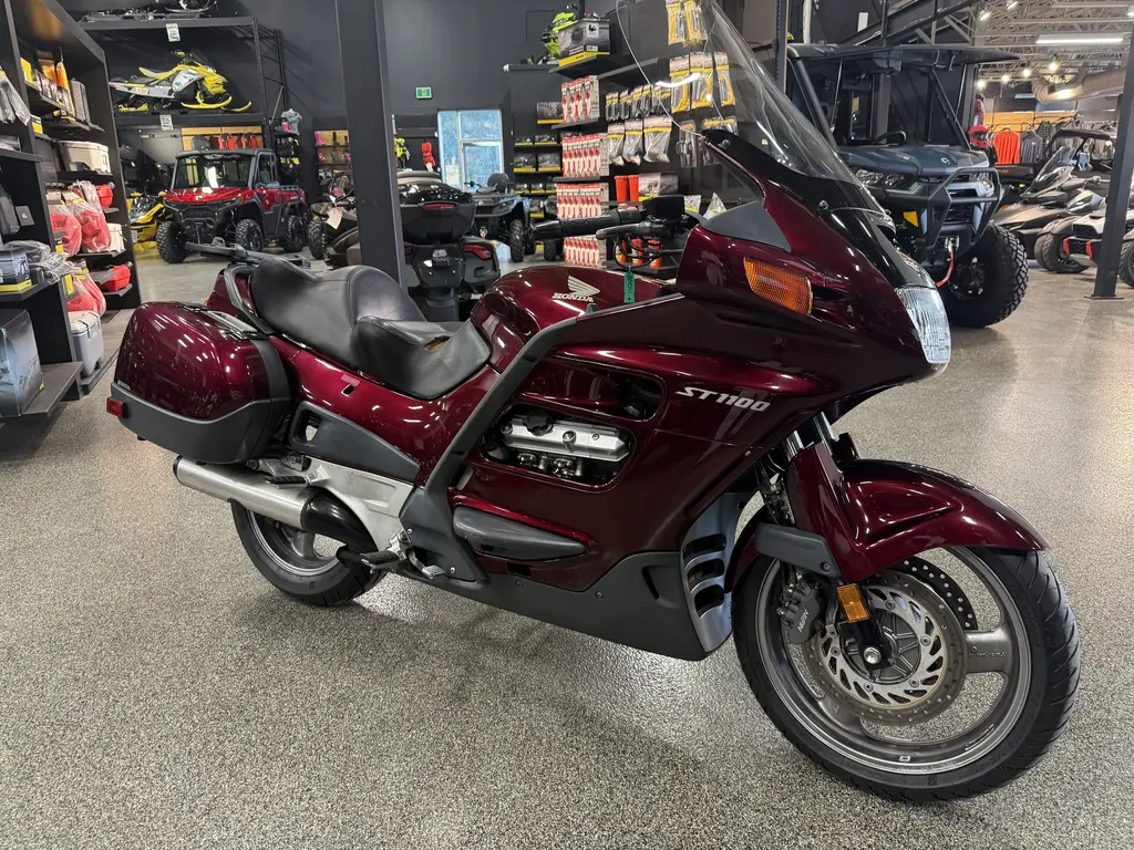 Honda ST 1100 ABS 1999 - SAVE $2000 RABAIS