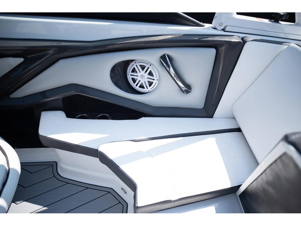 2024 Monterey Boats 218ss Bowrider alt