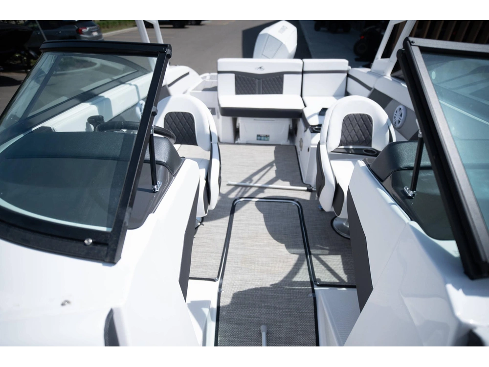 2023 Monterey Boats M225 Bowrider alt