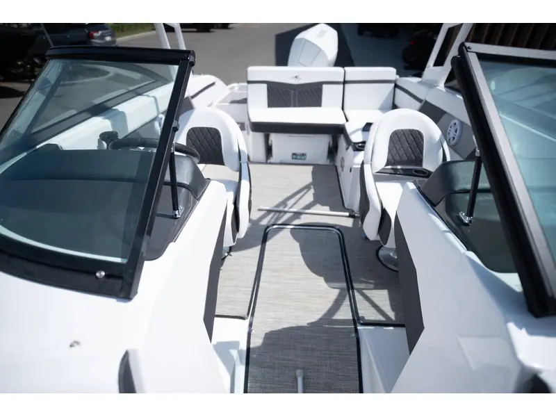 2023 Monterey Boats M225 BOWRIDER thumbnail 19
