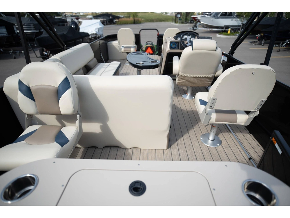 2025 Suncatcher Select 20f alt