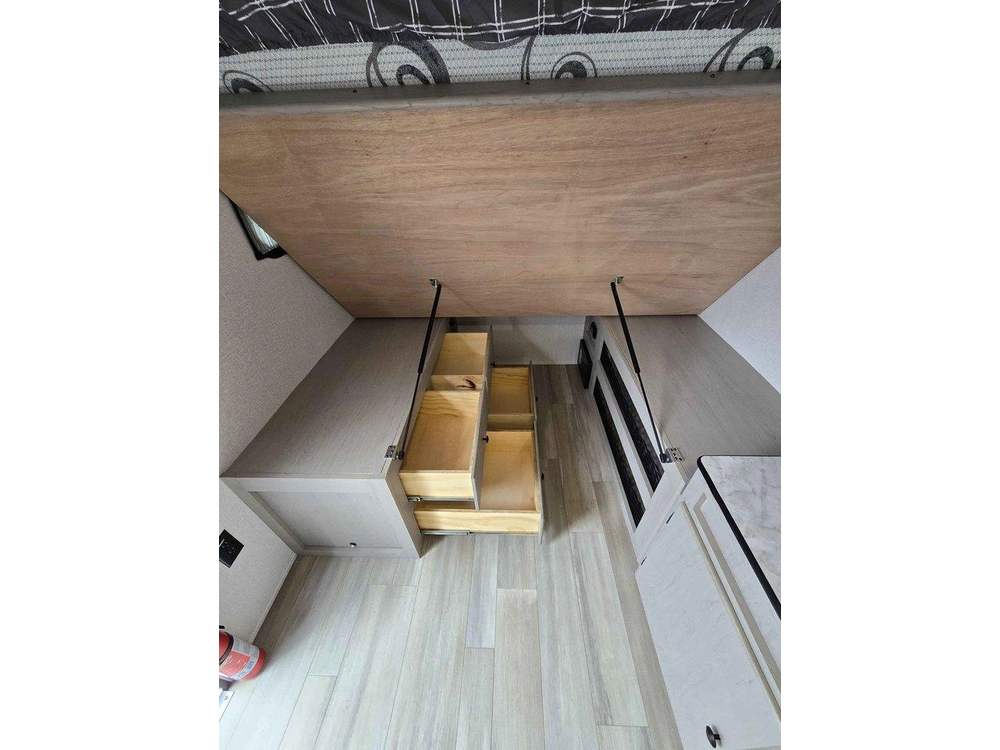 2025 Forest River Clipper 12000rok alt