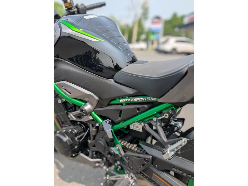 2025 Kawasaki Z900 SE Prix détail 13 994$| 🏁 Alternatives MT-10 SP Monster F 900 R pour naked sportif premium 🏁 |