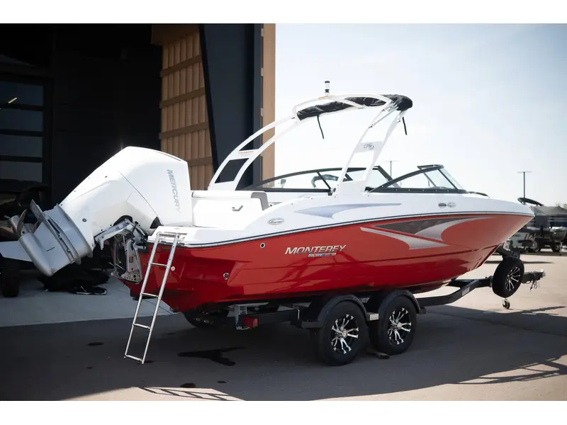 2023 Monterey Boats M225 BOWRIDER thumbnail 3