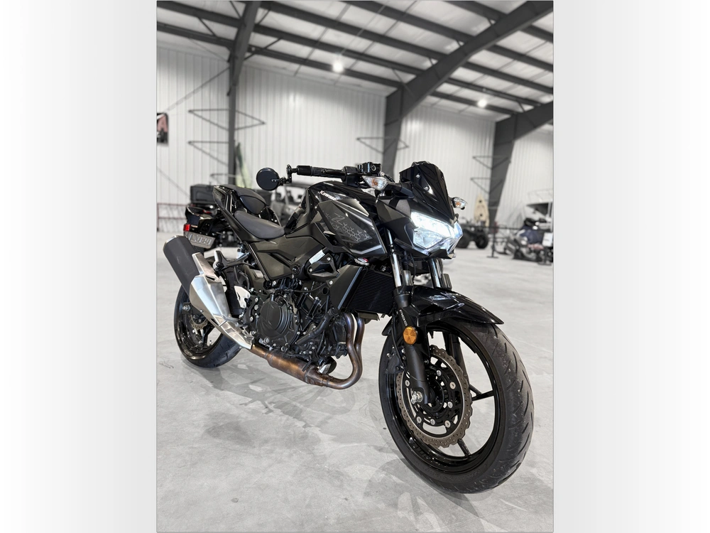 2021 Kawasaki Z400 alt