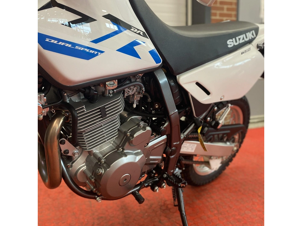 2025 Suzuki Dr 650s alt