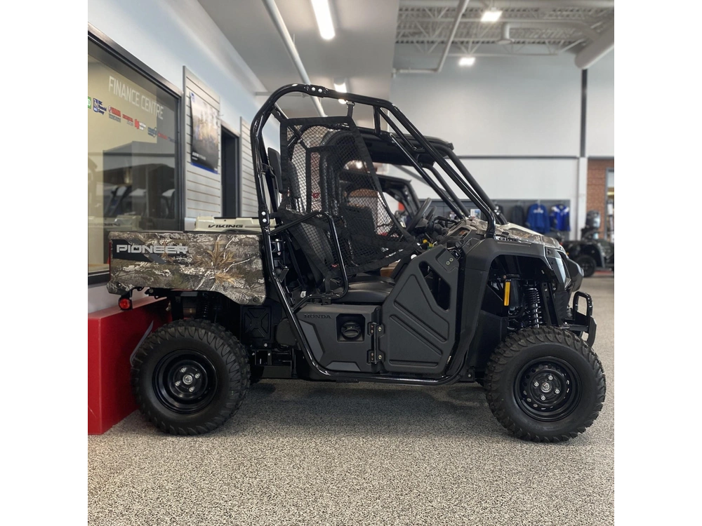 2025 Honda Pioneer 520 Camo alt