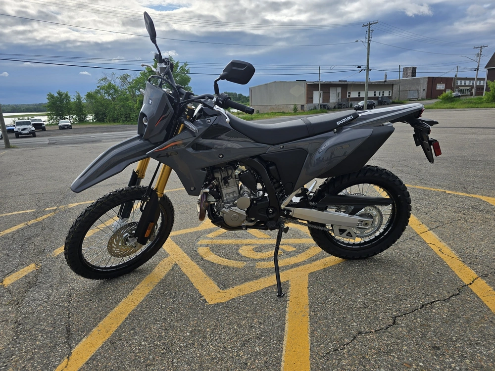 2025 Suzuki Dr-z4s alt