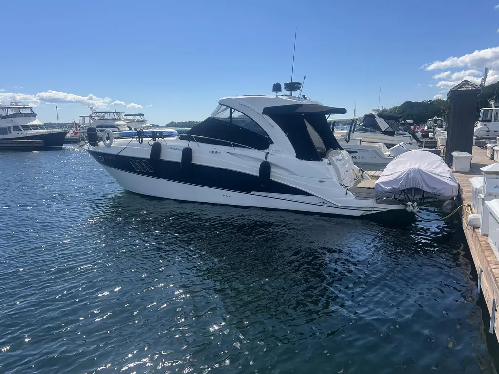 2010 Cruisers Yachts 360 Express