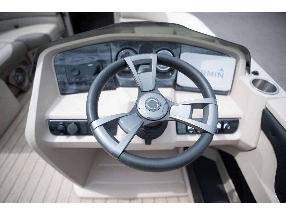 2023 Legend Q-series Lounge Plus Sport Pro alt