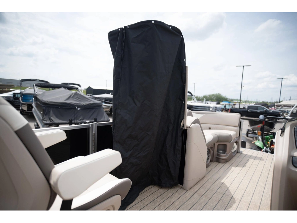 2023 Legend Q-series Lounge Plus Sport Pro alt