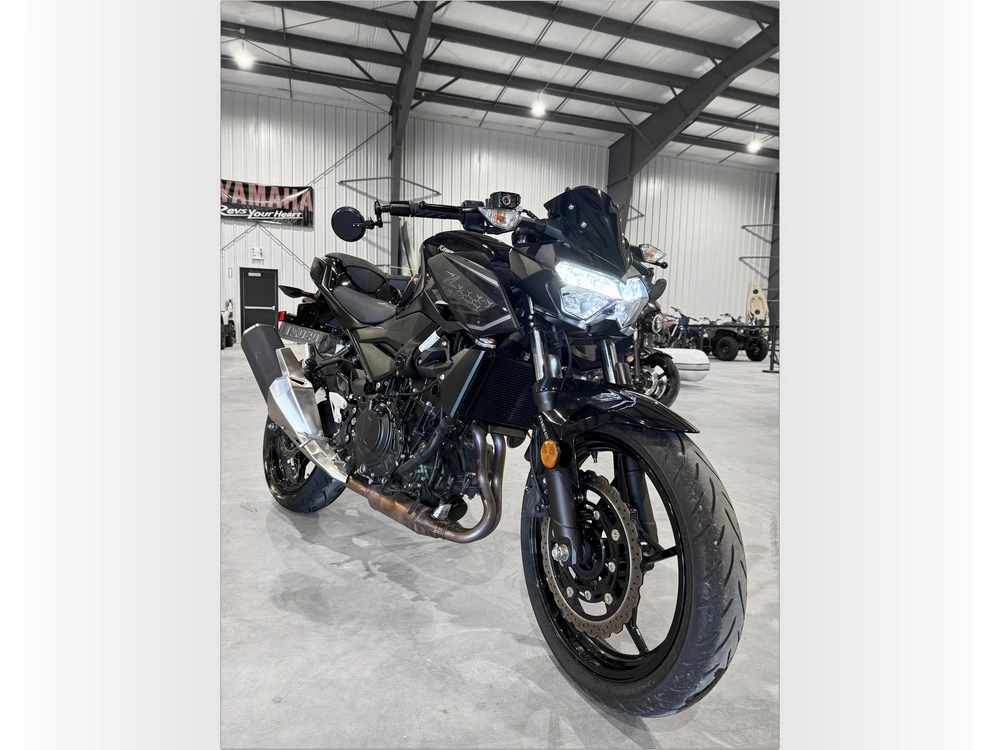 2021 Kawasaki Z400 alt
