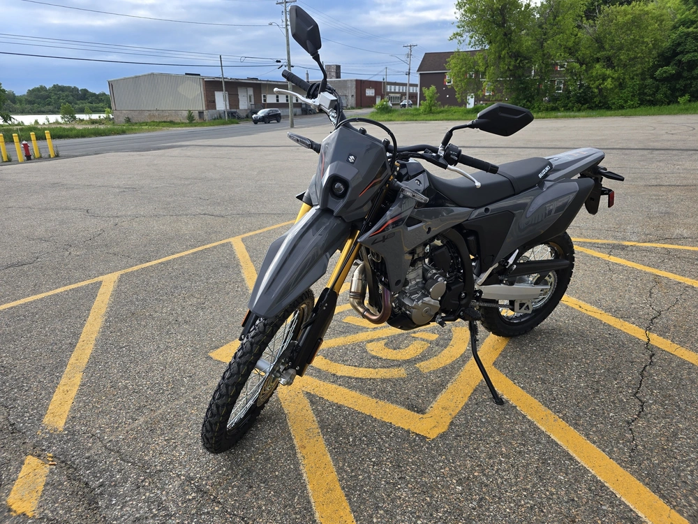 2025 Suzuki Dr-z4s alt