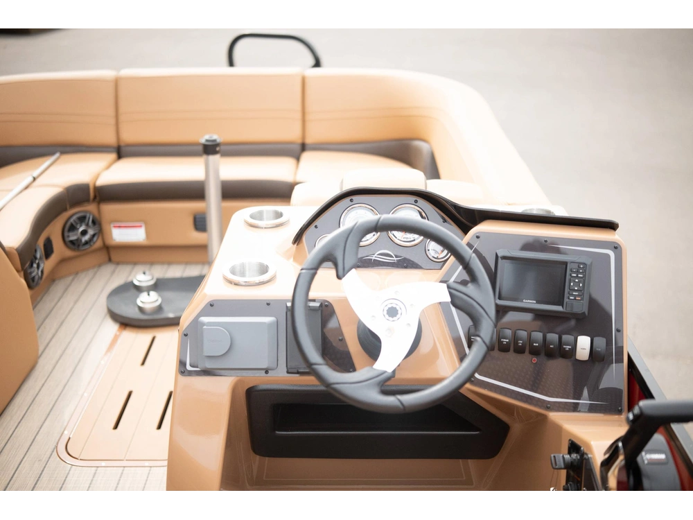 2025 Suncatcher Fusion 324sl alt