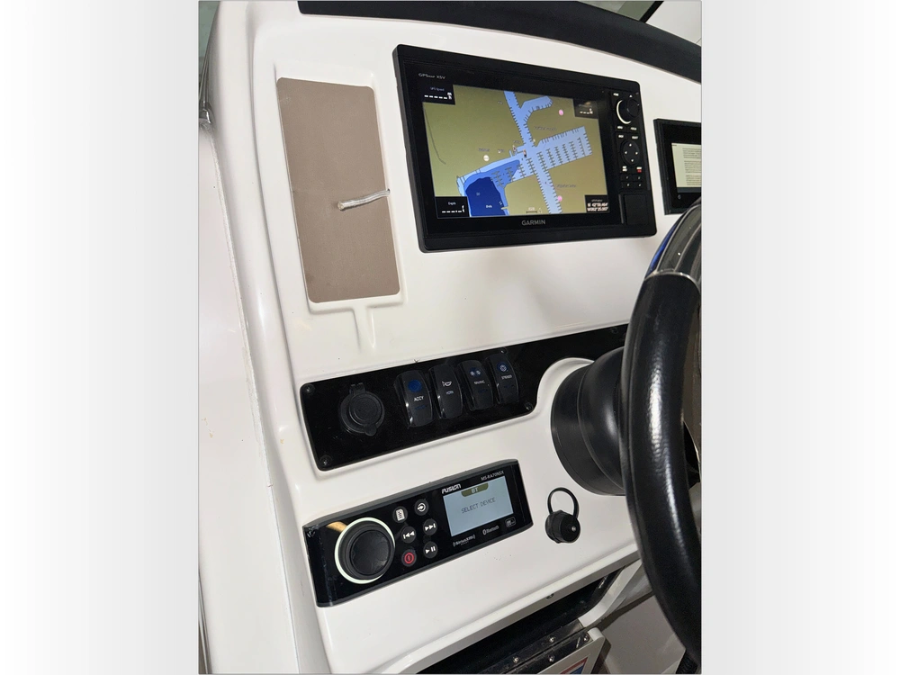 2021 Sailfish 245 Dc alt