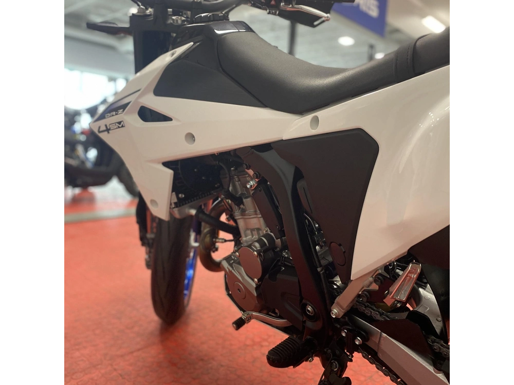 2025 Suzuki Dr-z 4sm alt