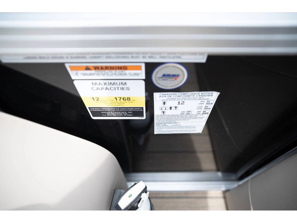 2023 Legend Q-series Lounge Plus Sport Pro alt