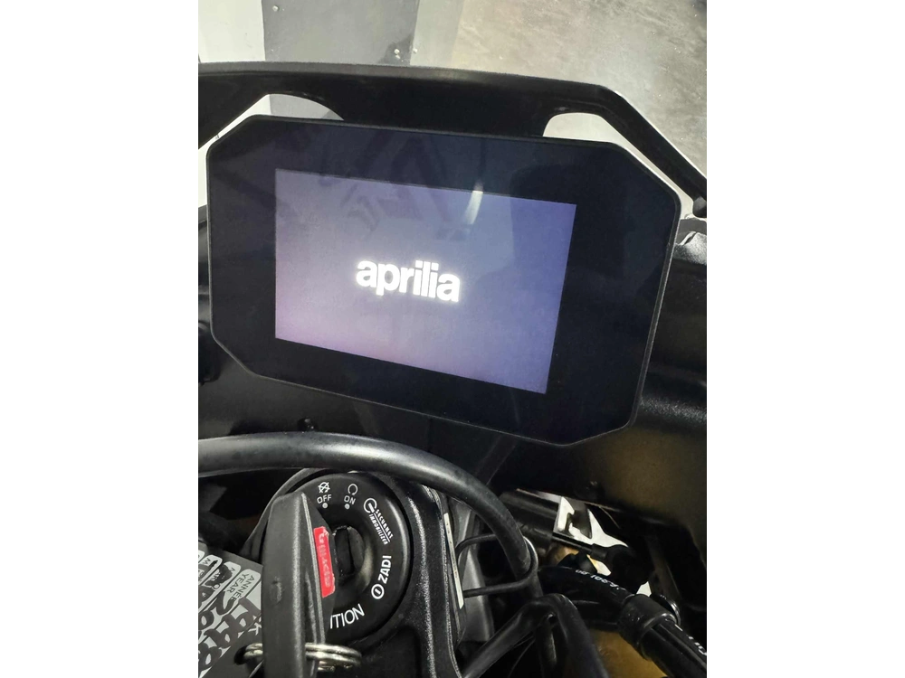 Aprilia Tuono V4 1100 Factory Démo 2026 alt