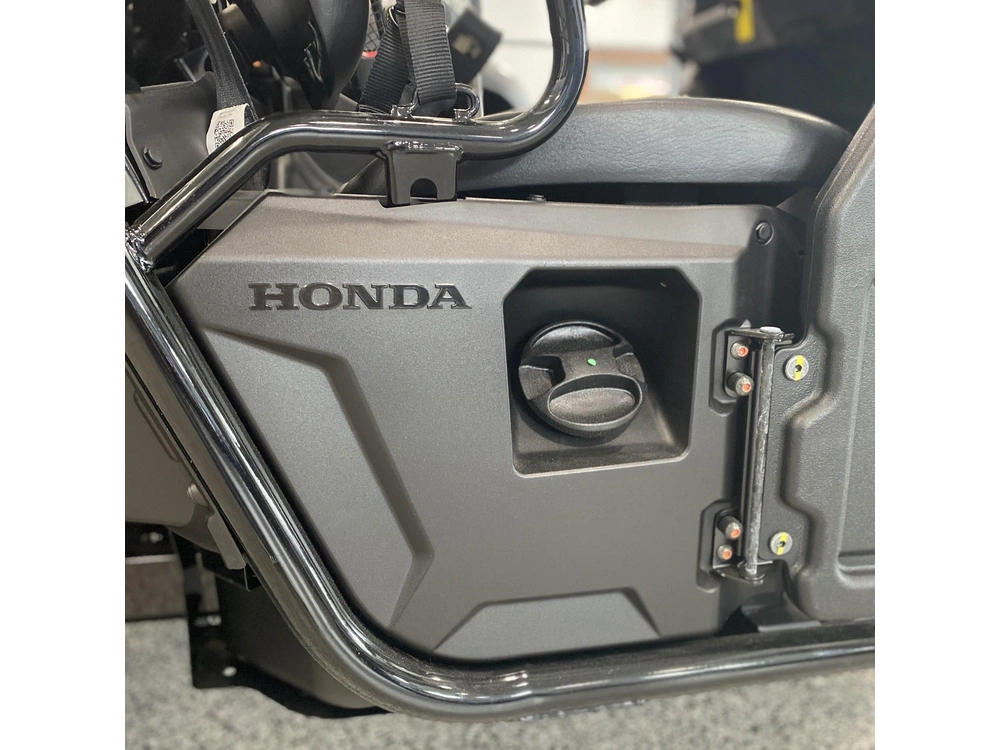 2025 Honda Pioneer 520 Camo alt
