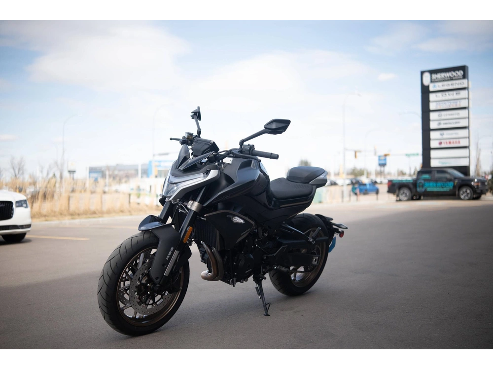 2025 Cfmoto 800nk alt