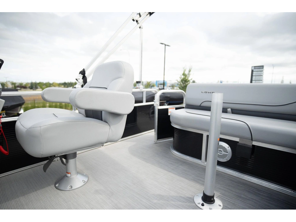 2023 Lowe Boats Ultra Cruise 200 alt