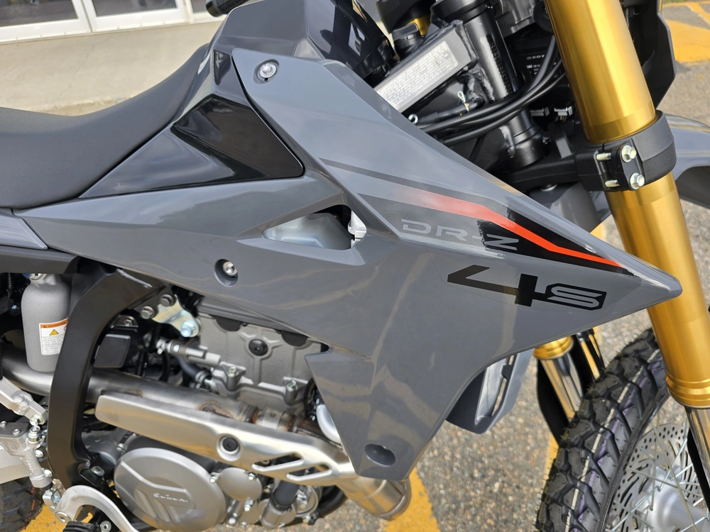 2025 Suzuki Dr-z4s alt