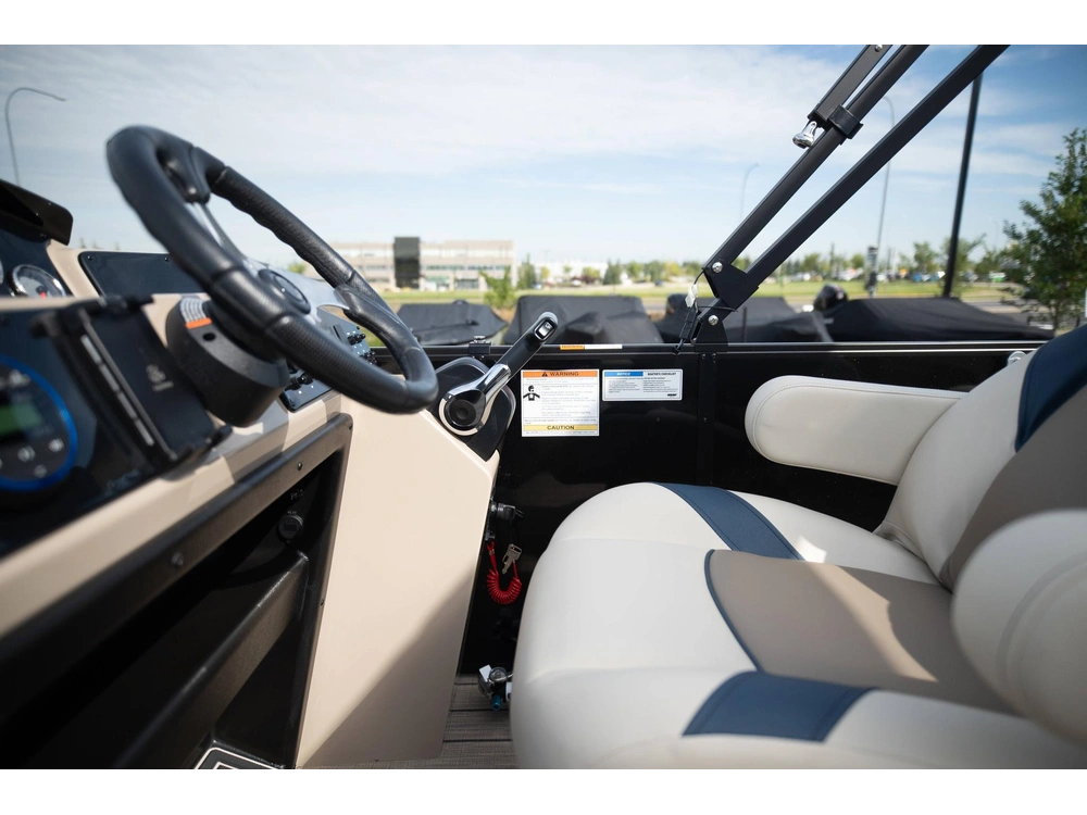 2025 Suncatcher Select 20f alt