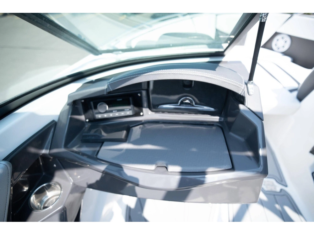 2024 Monterey Boats 218ss Bowrider alt