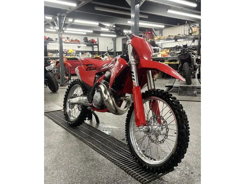 2025 GASGAS MC 250 thumbnail 8