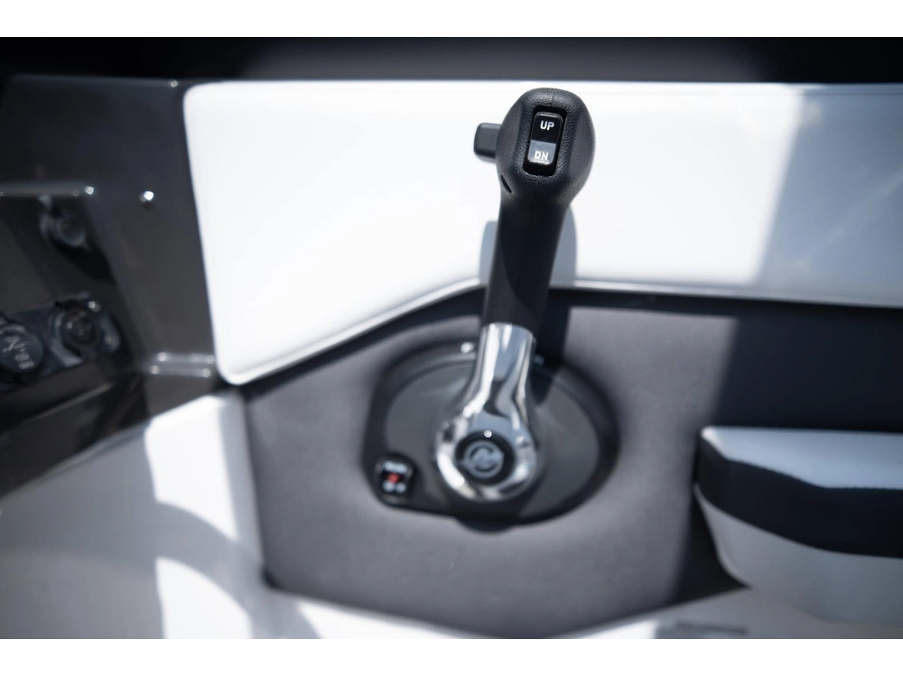 2023 Monterey Boats M225 Bowrider alt