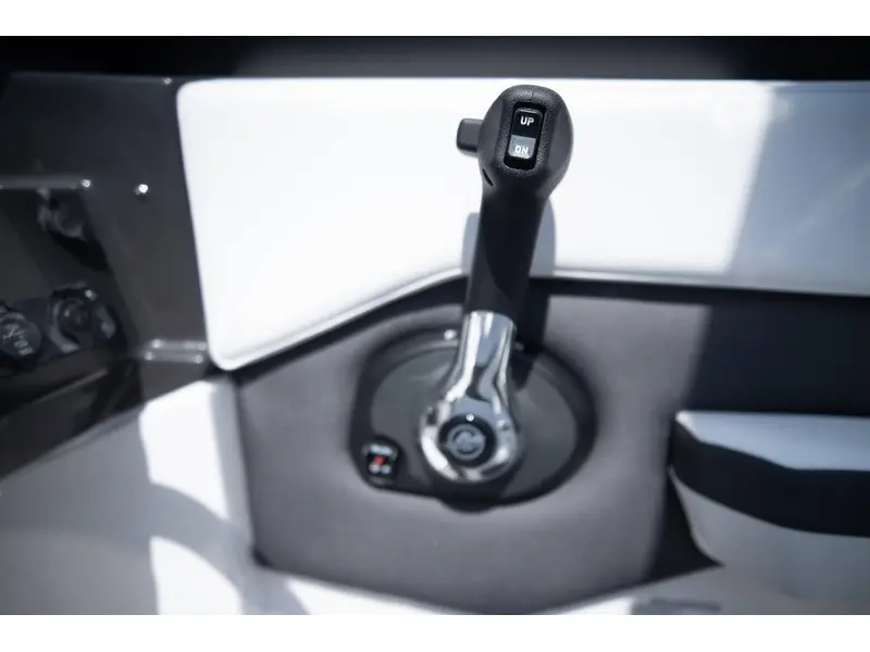 2023 Monterey Boats M225 BOWRIDER thumbnail 24