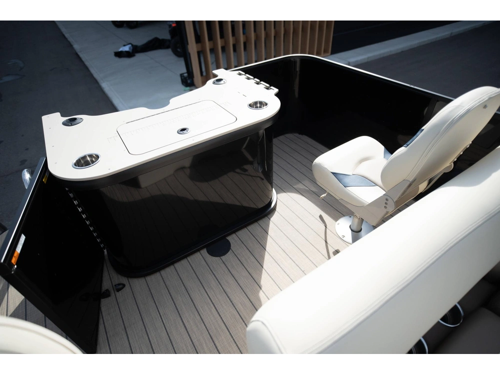 2025 Suncatcher Select 20f alt