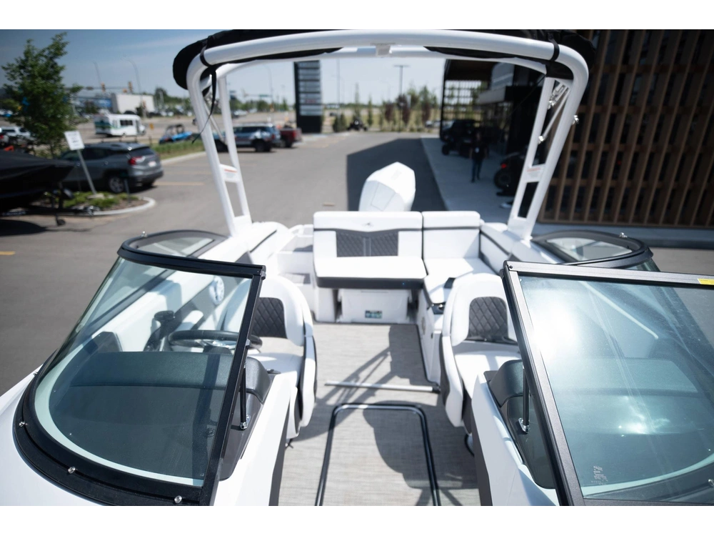 2023 Monterey Boats M225 Bowrider alt