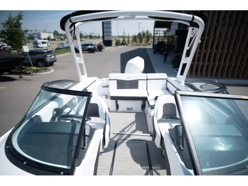 2023 Monterey Boats M225 BOWRIDER thumbnail 18