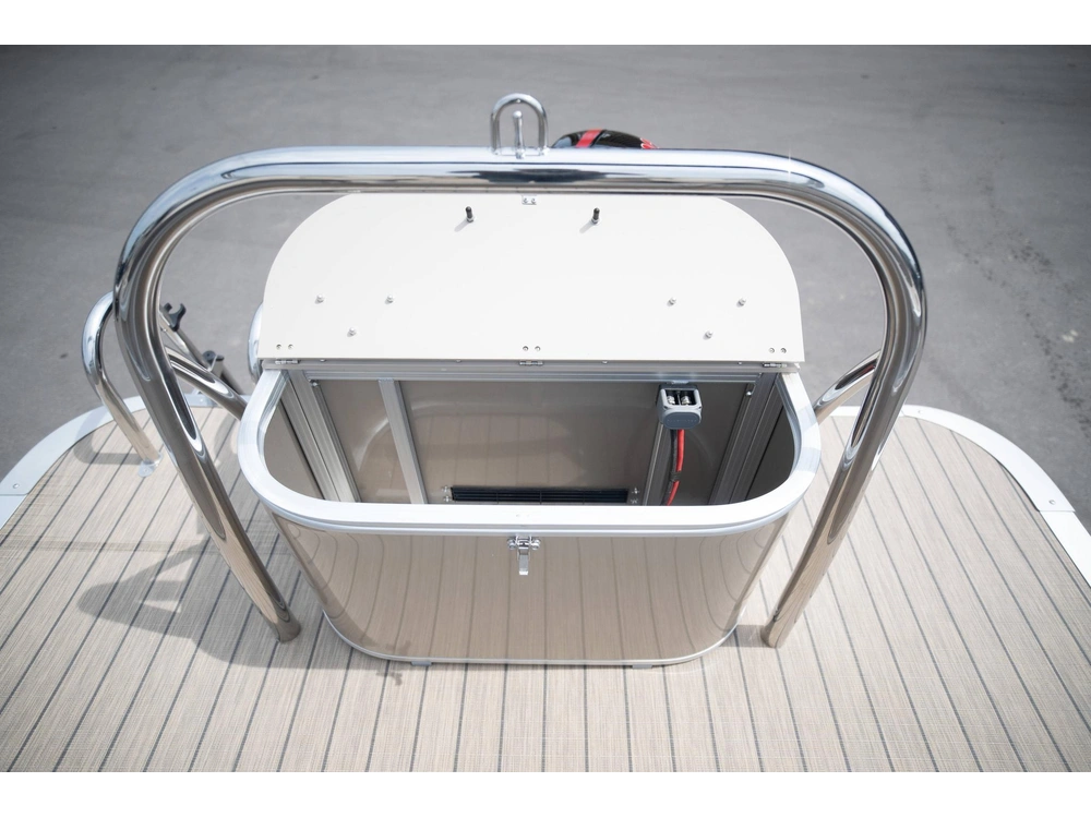 2023 Legend Q-series Lounge Plus Sport Pro alt