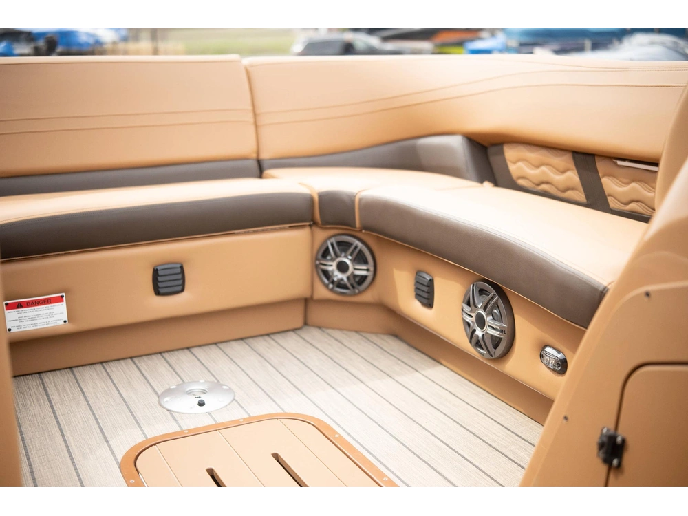 2025 Suncatcher Fusion 324sl alt