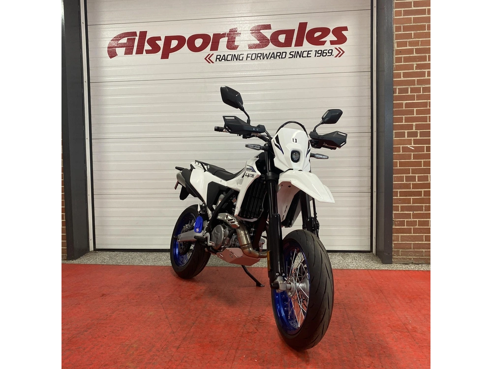 2025 Suzuki Dr-z 4sm alt