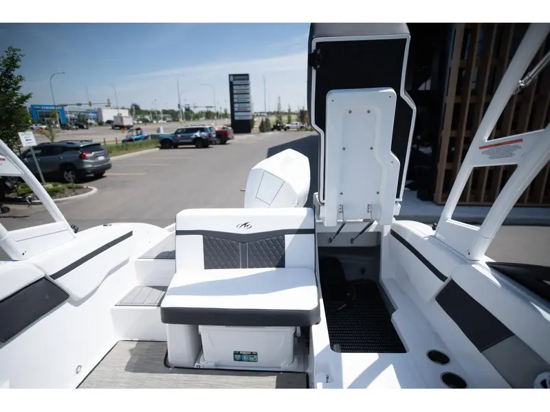 2023 Monterey Boats M225 BOWRIDER thumbnail 26