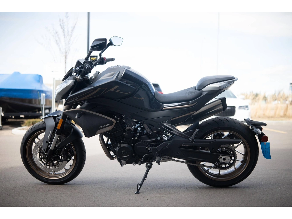 2025 Cfmoto 800nk alt