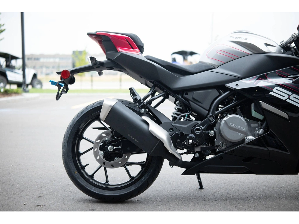2024 Cfmoto 300ss alt