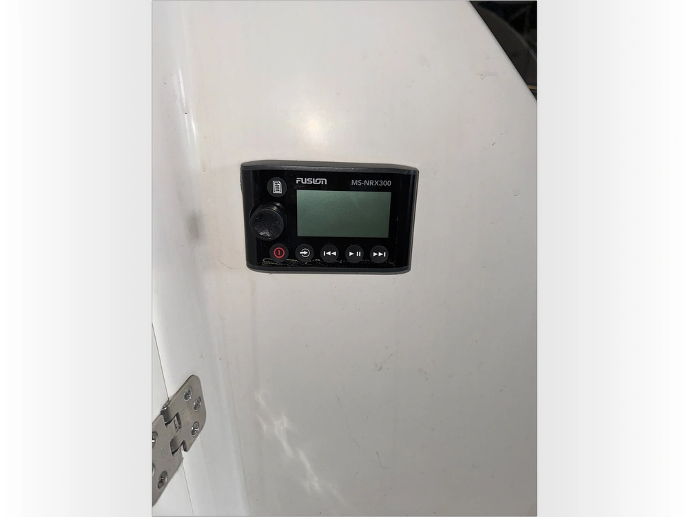2021 Sailfish 245 Dc alt