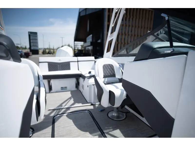 2023 Monterey Boats M225 BOWRIDER thumbnail 21