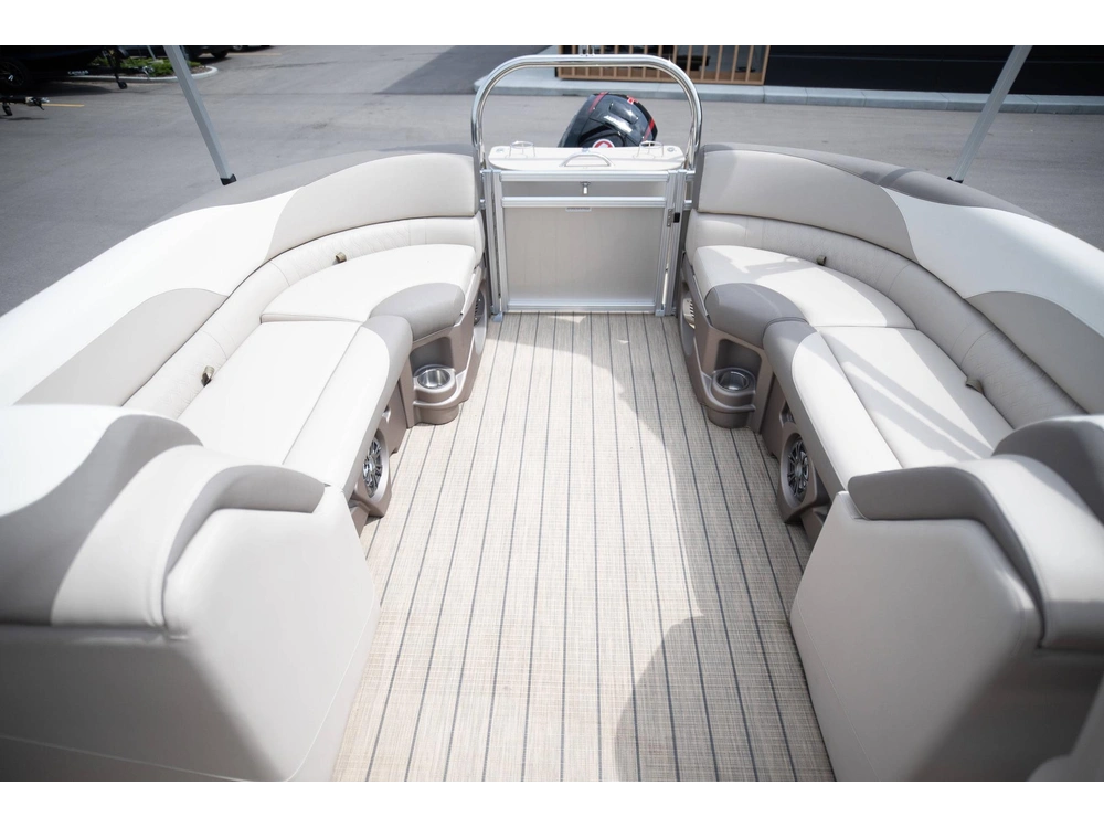 2023 Legend Q-series Lounge Plus Sport Pro alt