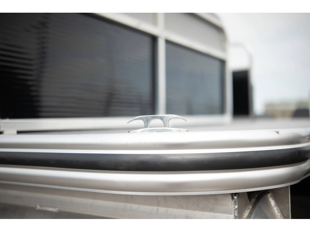 2023 Lowe Boats Ultra Value 200 alt