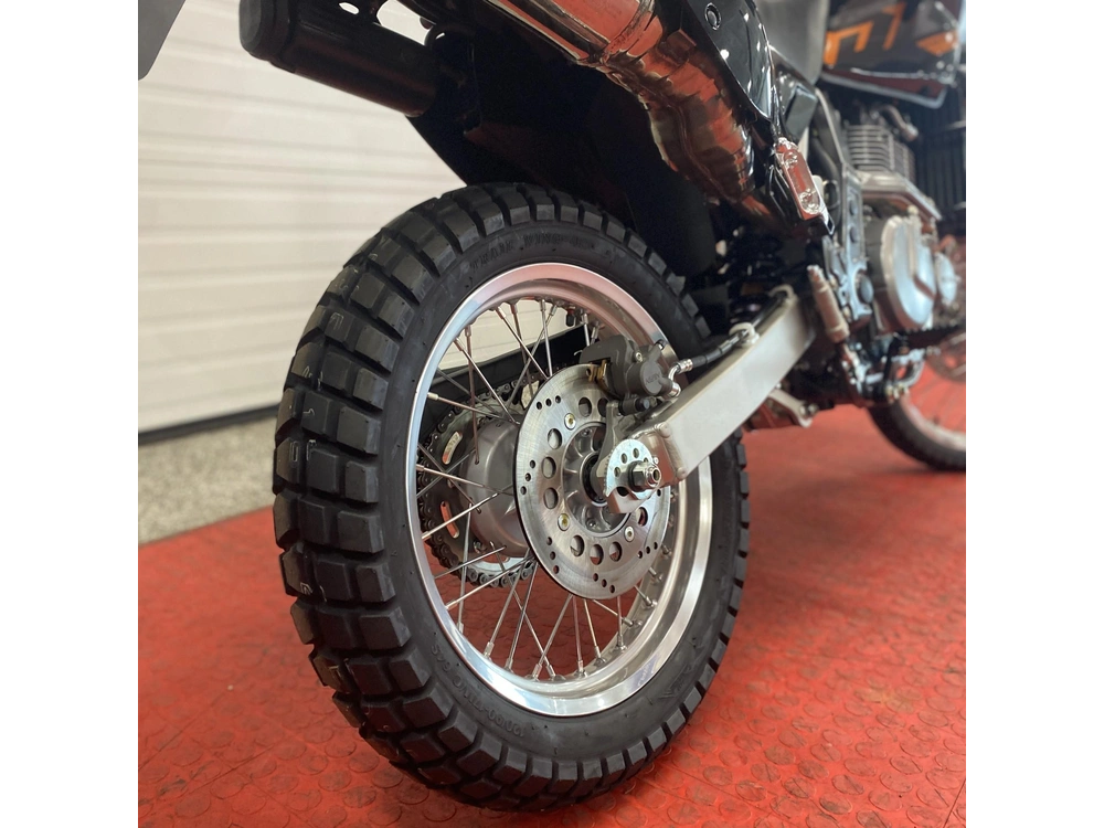 2025 Suzuki Dr 650s alt