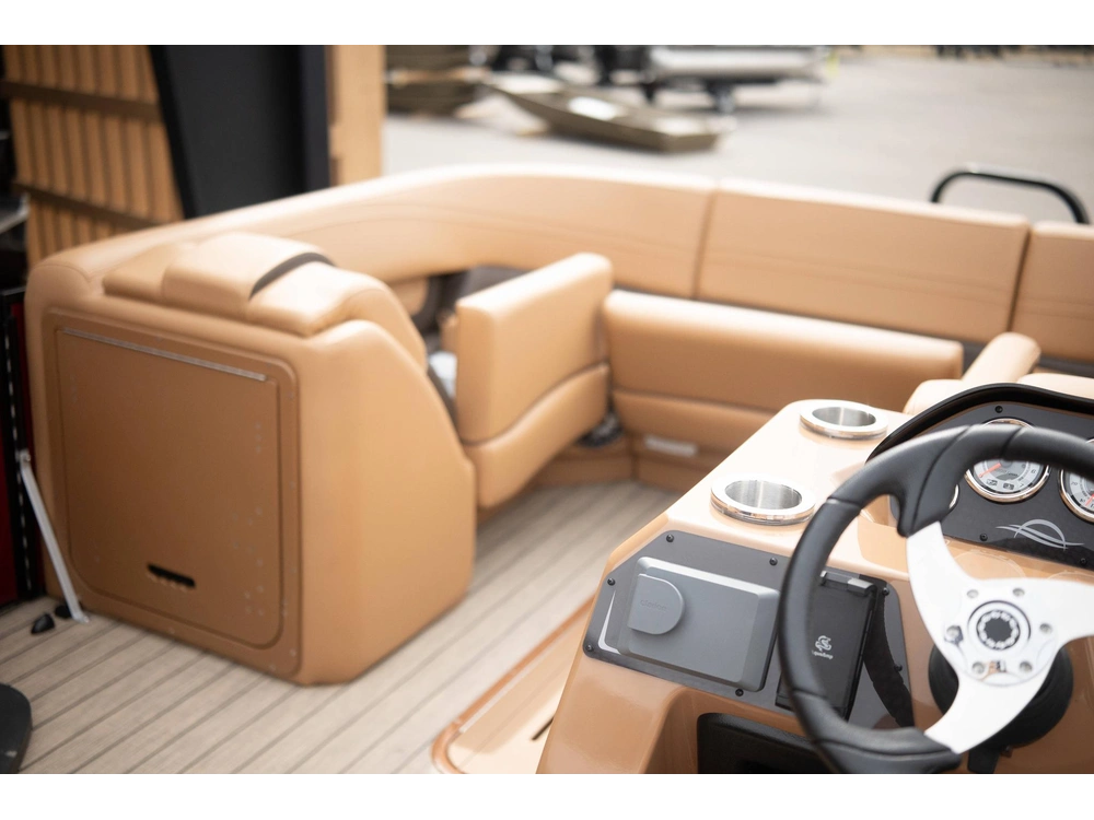 2025 Suncatcher Fusion 324sl alt